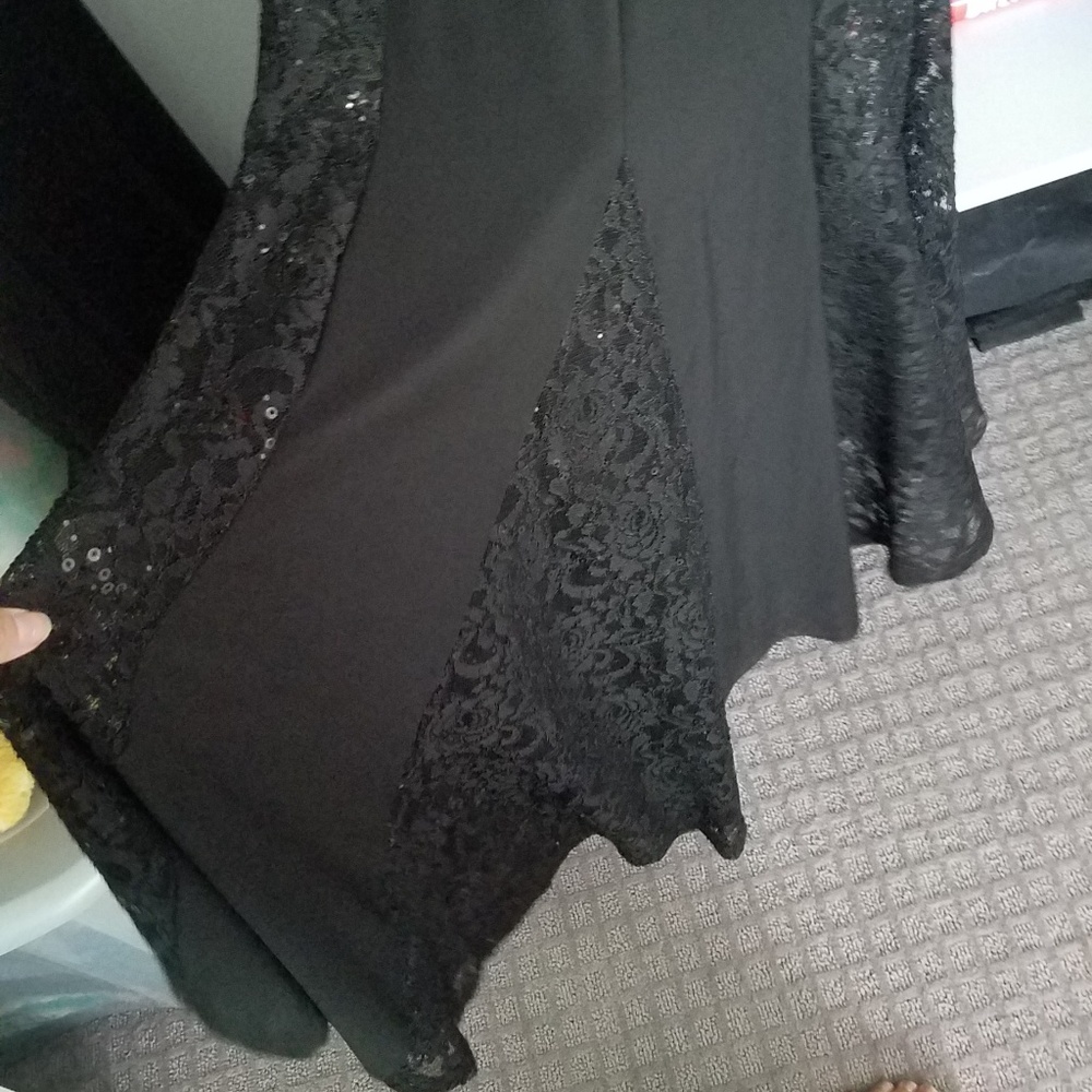 Gown - Picture 4 of 4